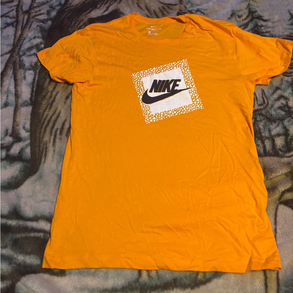 Nike light orange Graphic T-Shirt: Men Or Women